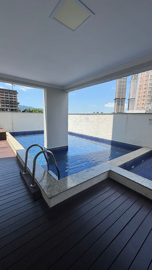 V10079 - Residencial Veneza, 2 suítes, Meia Praia, Itapema