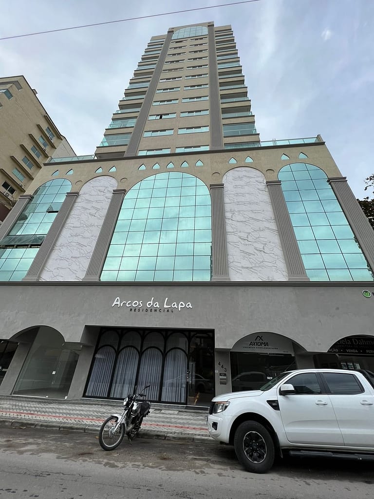 V10070 - Arcos da Lapa, sala comercial, mobiliada, Meia Praia, Itapema