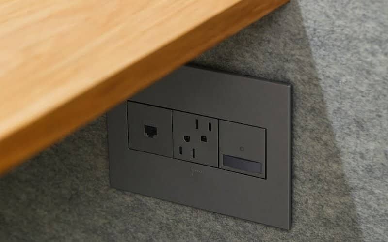 Será que a instalação elétrica que tenho hoje será suficiente para as necessidades futuras? 4 white wall electric socket
